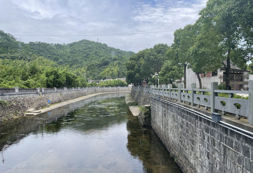 In parte australi Ningbo hodie pluviae modicus est