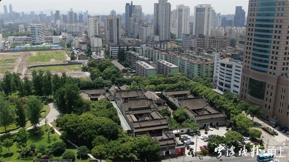 Qingan Clausus in Ningbo fiet in 