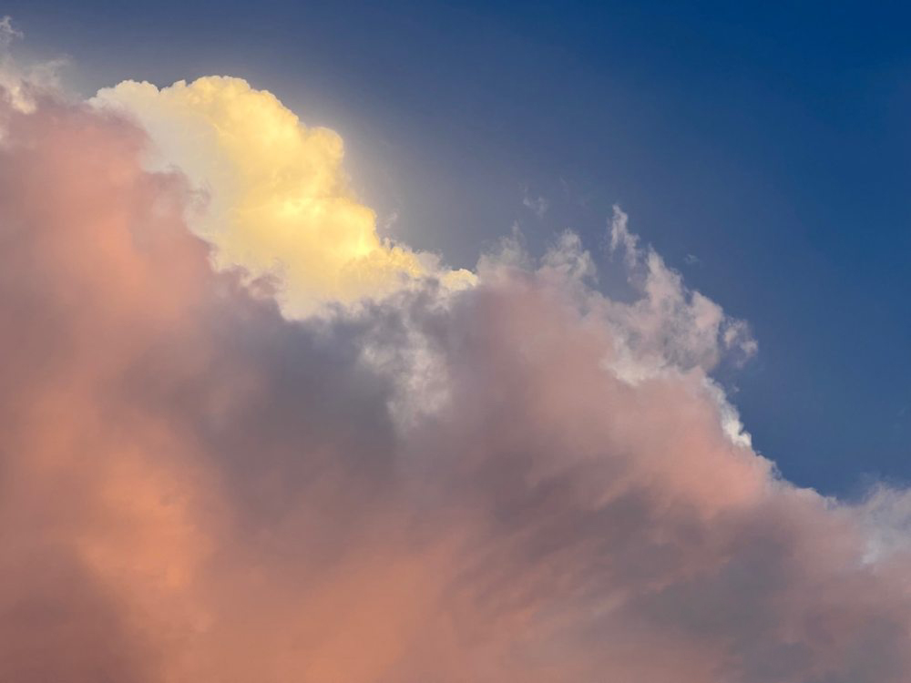 ecce! Nubes variae apparent in Ningbo caelo
