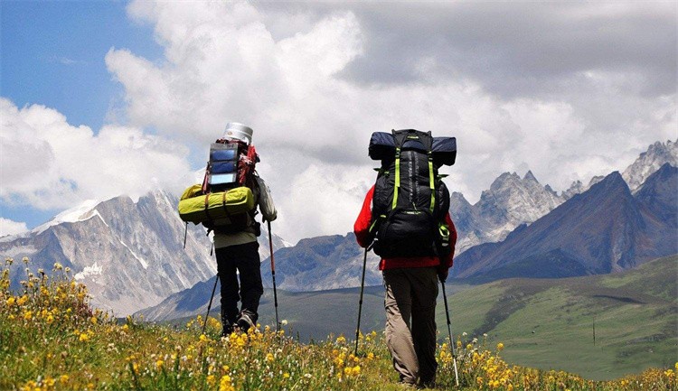 Quid opus est hiking foris?