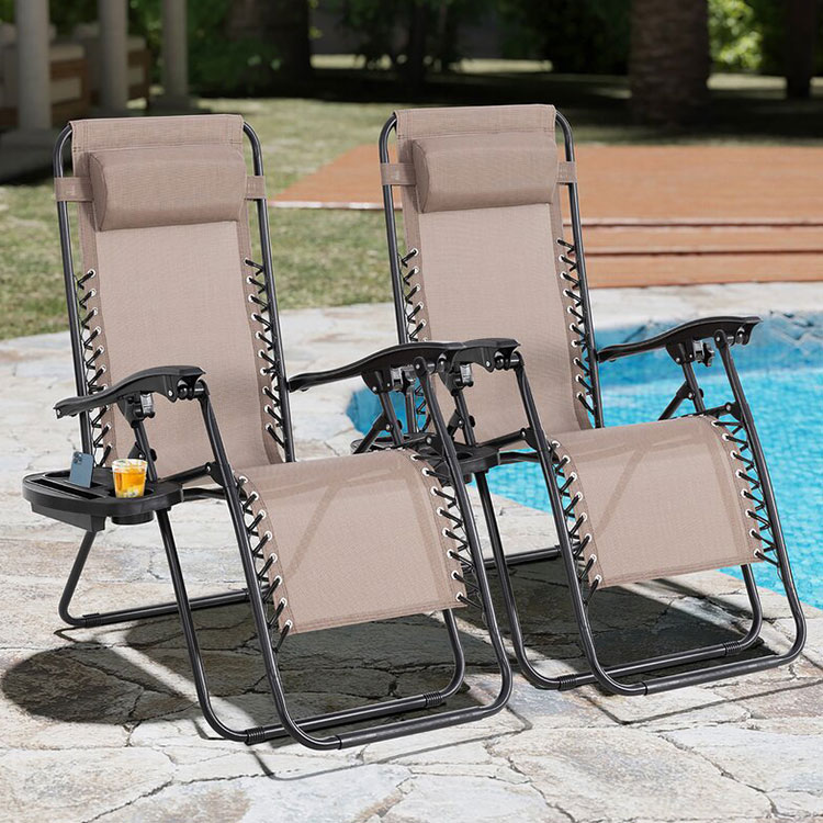 Patio lascivitis Recliners tenens