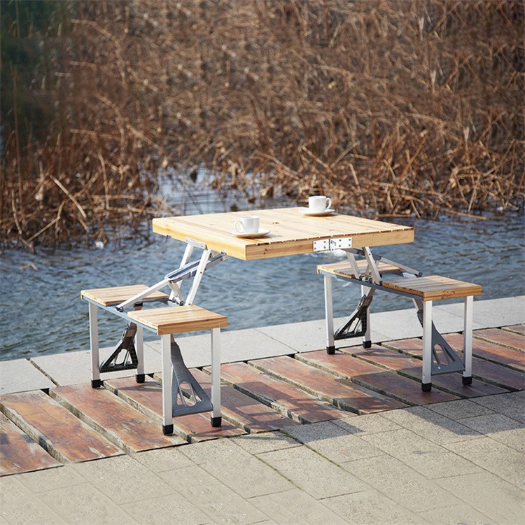 Polding picnic mensam cum sedibus